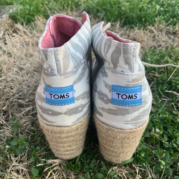 Toms, Canvas wedges size 9.5 NEW - Picture 4 of 8